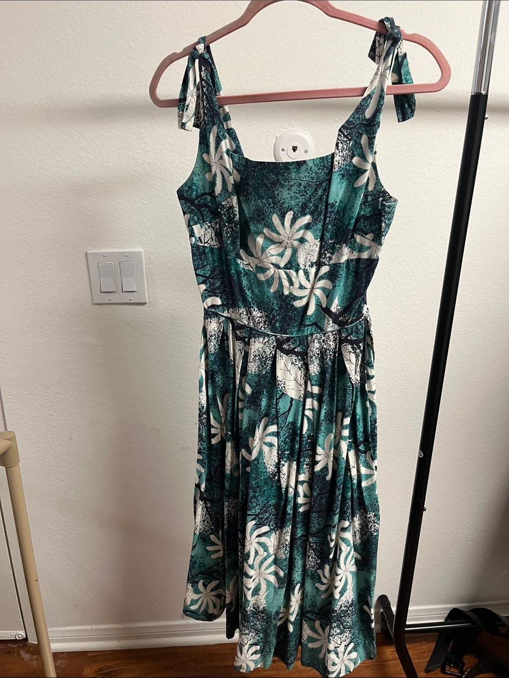 1950/60s Green Floral Tie-Shoulder Sundress